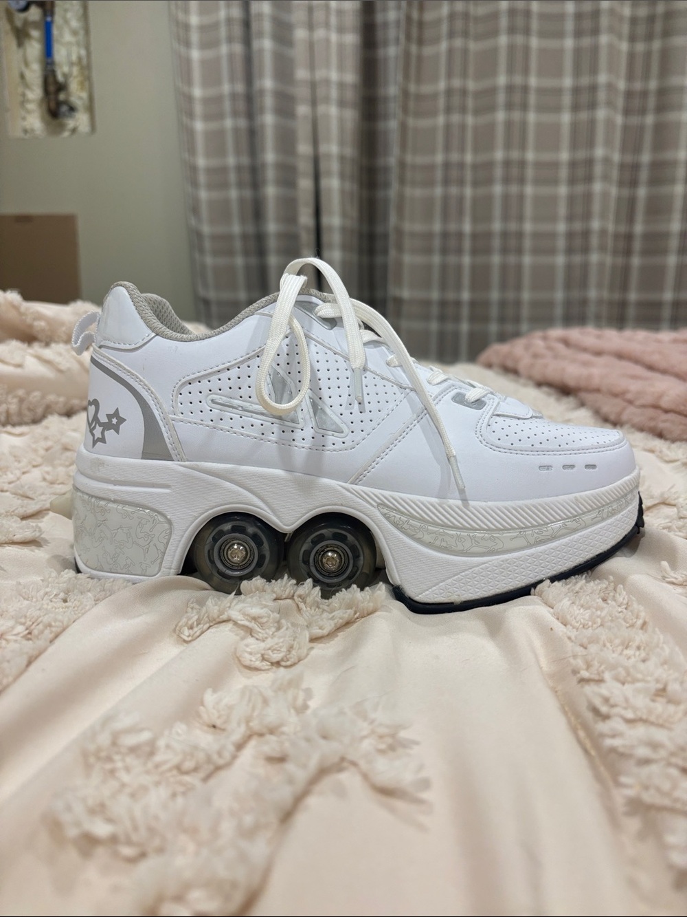 White Women's Roller-Sneaker with Hidden Wheels